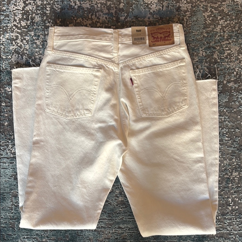 Levi's Straight Leg Jeans in Off-White/Cream